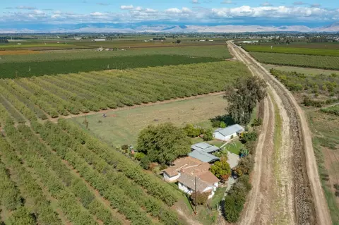 10532 E North Ave, Sanger, CA 93657