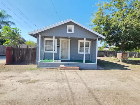 2327 Locust St, Selma, CA 93662