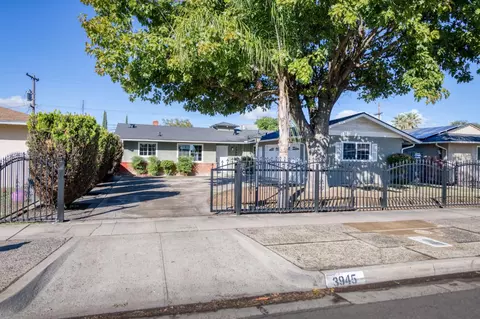 3945 N 7th St, Fresno, CA 93726