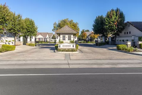 2157 W Rue St Michel, Fresno, CA 93711