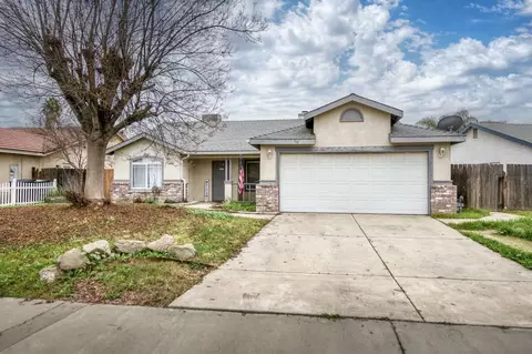 1133 Summer Field Dr, Hanford, CA 93230