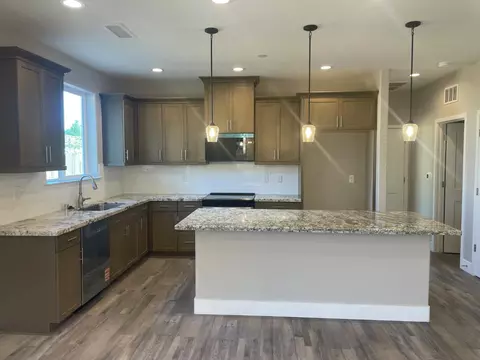450 S Susan Ave, Kerman, CA 93630 photo 3