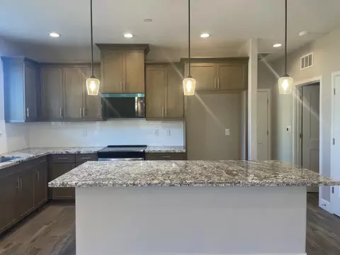 450 S Susan Ave, Kerman, CA 93630 photo 4