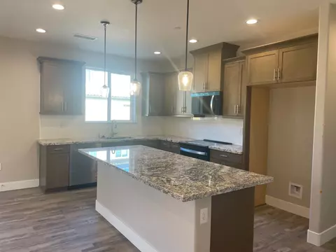 450 S Susan Ave, Kerman, CA 93630 photo 2