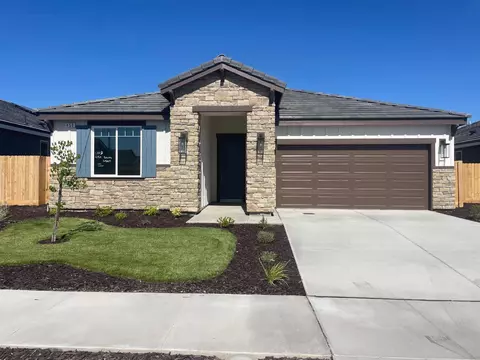 450 S Susan Ave, Kerman, CA 93630