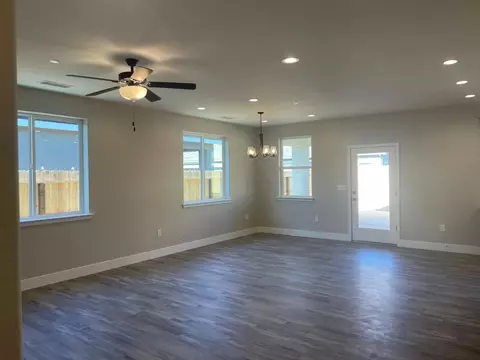 450 S Susan Ave, Kerman, CA 93630 photo 5