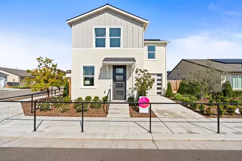 6568 E Blushing Dr, Fresno, CA 93727