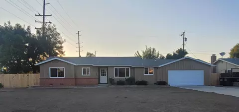 332 W Walnut Ave, Visalia, CA 93277