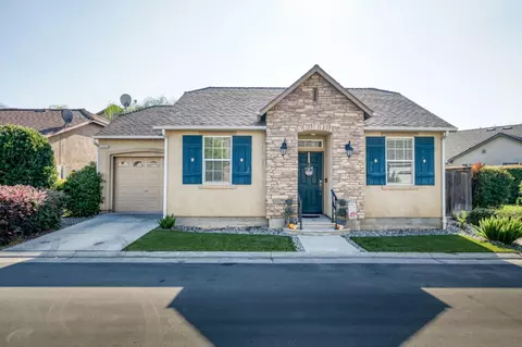 5560 N Plum Ln, Fresno, CA 93711