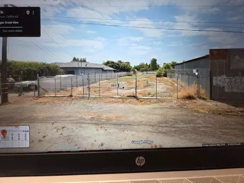 657 5th St, Orange Cove, CA 93646