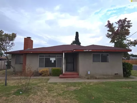 302 Stadium Rd, Madera, CA 93637
