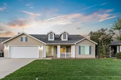 2702 Holt Ave, Sanger, CA 93657