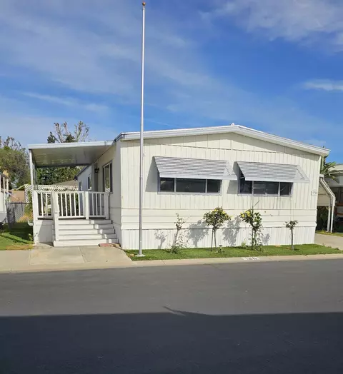1001 Sylmar Ave #126, Clovis, CA 93612