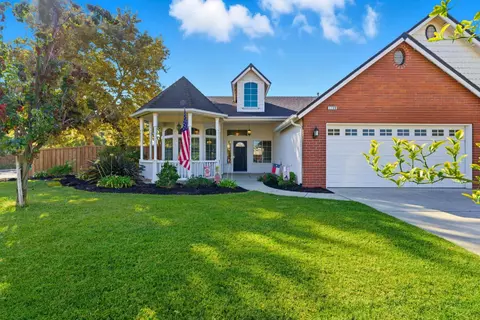 1109 W Cinnamon Ave, Hanford, CA 93230