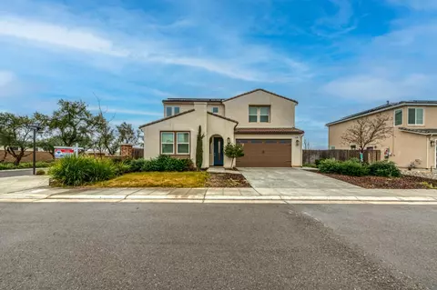 568 Atlantica Dr S, Madera, CA 93636