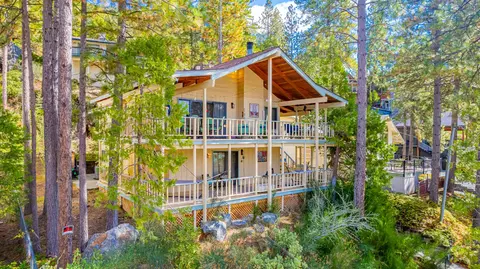 37739 Shoreline Dr, Bass Lake, CA 93604