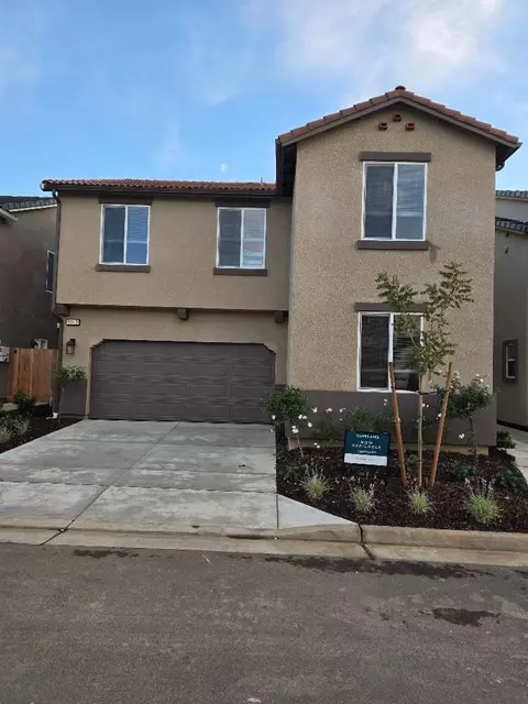 2913 Escarpa Dr, Fresno, CA 93730