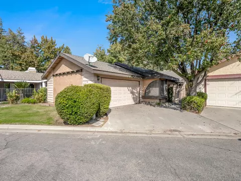 1730 E Babcock Ave, Visalia, CA 93292