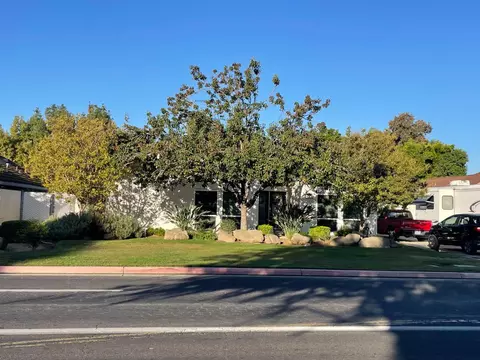 604 N Schnoor Ave, Madera, CA 93637