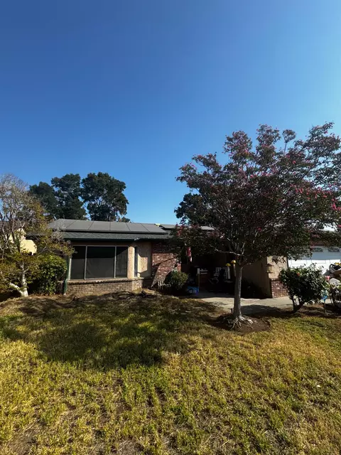 5252 W Holland Ave W, Fresno, CA 93722