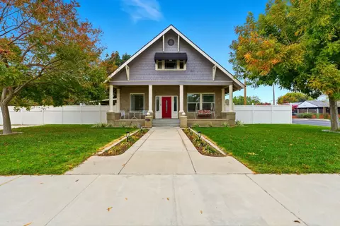 1250 N Harris St, Hanford, CA 93230