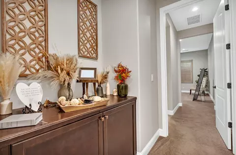 Entry Way - 1053 Beaver Pond, Madera, CA 93636 photo 2 of 3