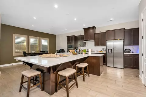 Kitchen - 1053 Beaver Pond, Madera, CA 93636 photo 2 of 9