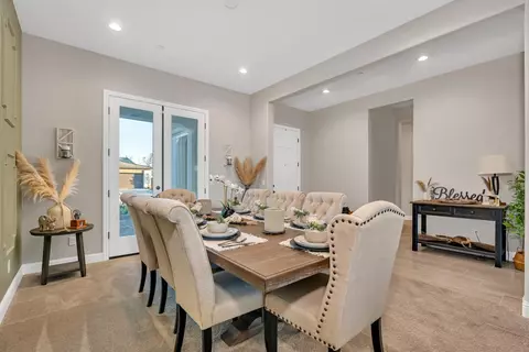 Dining - 1053 Beaver Pond, Madera, CA 93636 photo 1 of 7