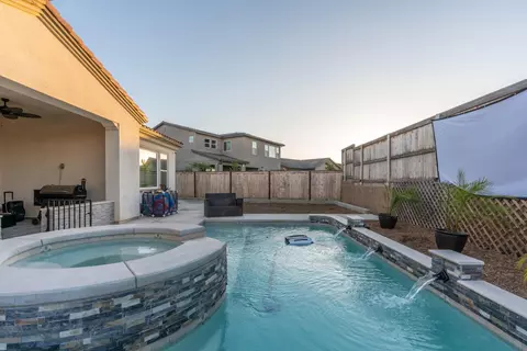 Exterior - 1053 Beaver Pond, Madera, CA 93636 photo 7 of 19