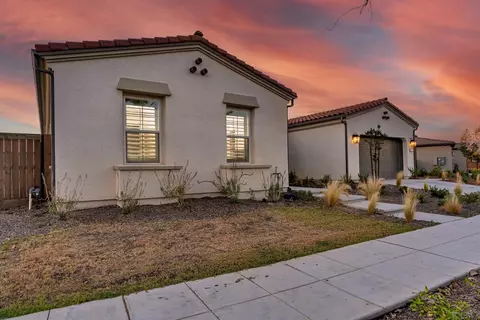 Exterior - 1053 Beaver Pond, Madera, CA 93636 photo 2 of 19