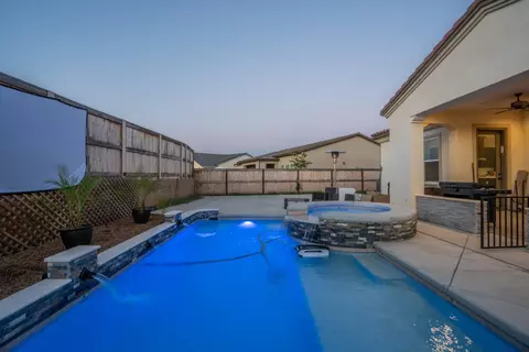 Exterior - 1053 Beaver Pond, Madera, CA 93636 photo 17 of 19