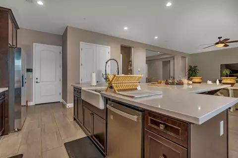 Kitchen - 1053 Beaver Pond, Madera, CA 93636 photo 9 of 9