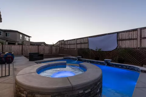Exterior - 1053 Beaver Pond, Madera, CA 93636 photo 15 of 19
