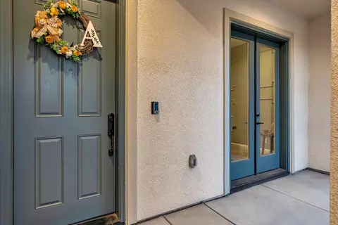 Entry Way - 1053 Beaver Pond, Madera, CA 93636 photo 1 of 3