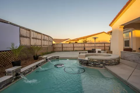 Exterior - 1053 Beaver Pond, Madera, CA 93636 photo 10 of 19