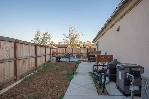 Exterior - 1053 Beaver Pond, Madera, CA 93636 photo 12 of 19