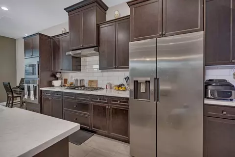 Kitchen - 1053 Beaver Pond, Madera, CA 93636 photo 6 of 9