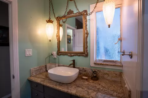 Bath - 2002 Merced St, Selma, CA 93662 photo 1 of 6