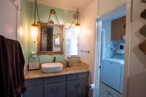 Bath - 2002 Merced St, Selma, CA 93662 photo 2 of 6