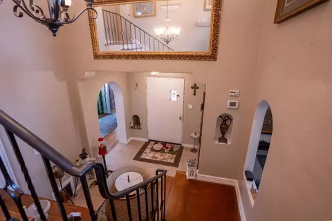 Entry Way - 2002 Merced St, Selma, CA 93662 photo 3 of 8