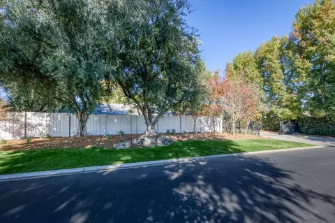 7507 N Laguna Vista Ave, Fresno, CA 93711