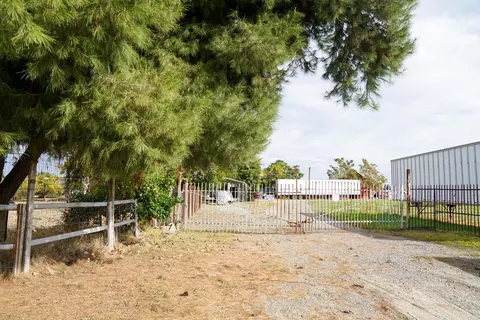 8124 S Cherry Ave, Fresno, CA 93725