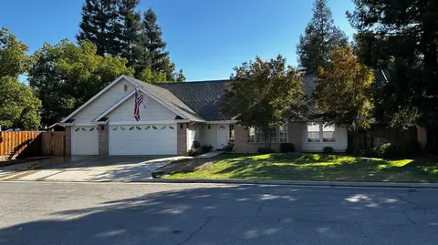2369 E Minarets Ave, Fresno, CA 93720