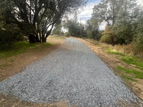 1 Hangtree Ct, Oakhurst, CA 93644