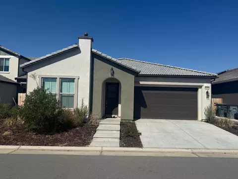 6402 E Millie Dr, Fresno, CA 93727
