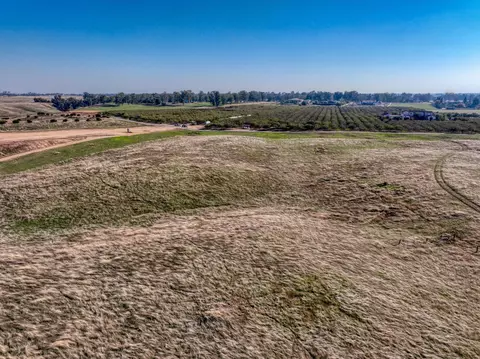 12897 Auberry Rd, Clovis, CA 93619 photo 2