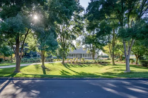 6605 N Blackhawk Ln, Clovis, CA 93619