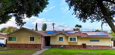 906 W Ashcroft, Fresno, CA 93705