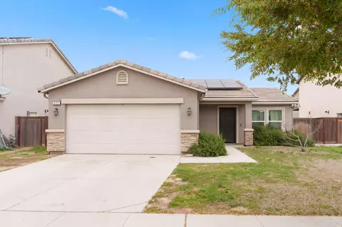522 Barbara Ave, Sanger, CA 93657