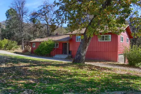 42896 Country Club Dr E, Oakhurst, CA 93644